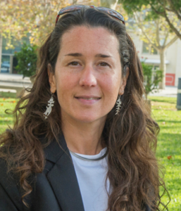Pilar Carrero mini profesora de arteterapia